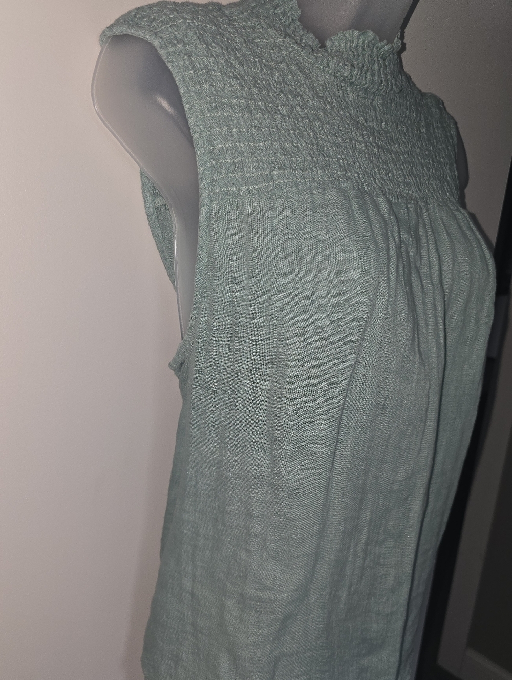 Cloth & Stone Sage Green Smocked Sleeveless Top - Womens Size XLG - Picture 5 of 9